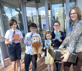 Book donation with pupils
